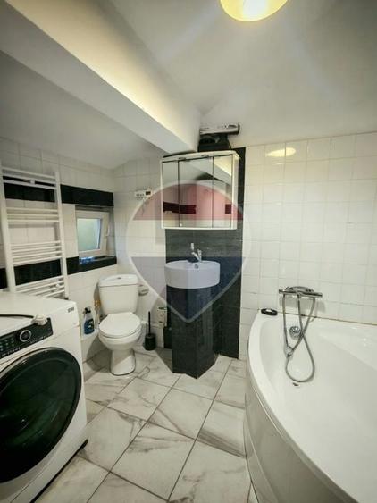Casă individuală cu 4 camere cu Teren 1153 Mp în Central
