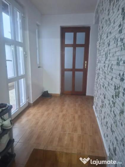 Casă cu 7 camere cu Teren 271 Mp în Central
