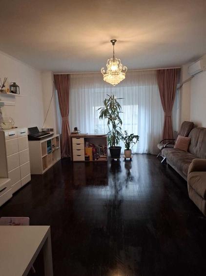 Apartament cu 3 camere decomandat în Virtuții