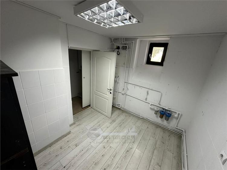Casă cu 11 camere cu Teren 512 Mp în Târgu Cucu