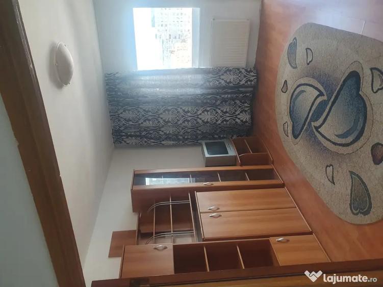 Apartament cu 3 camere decomandat în Păcii