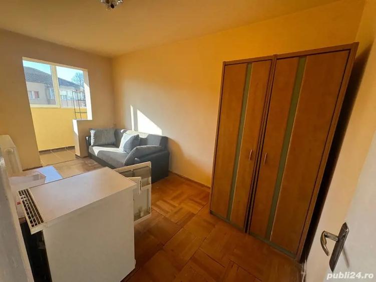 Apartament cu 3 camere semidecomandat în Șagului