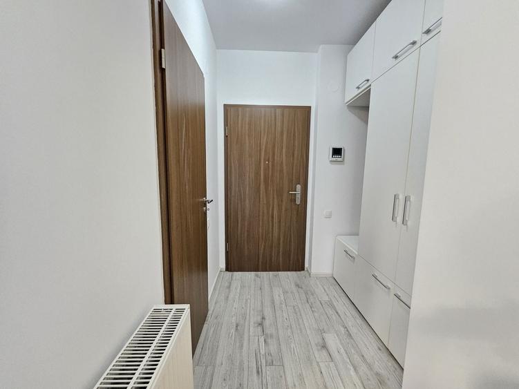 Apartament cu 2 camere semidecomandat, mobilat în Bună Ziua
