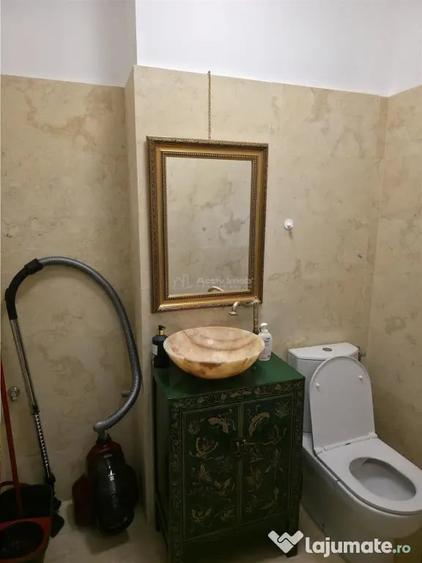 Casă cu 4 camere cu Teren 100 Mp în 1 Decembrie