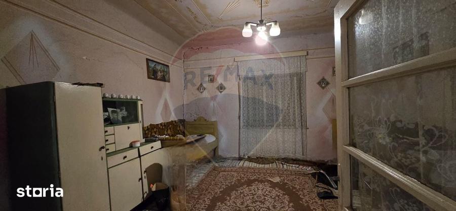 Casă cu 3 camere cu Teren 936 Mp în Socodor