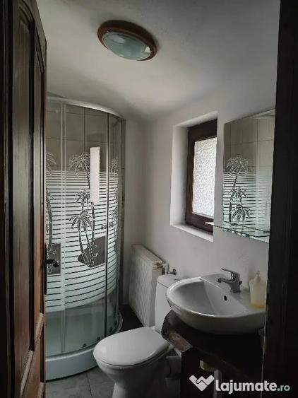 Apartament cu 3 camere decomandat în Poiana Țapului