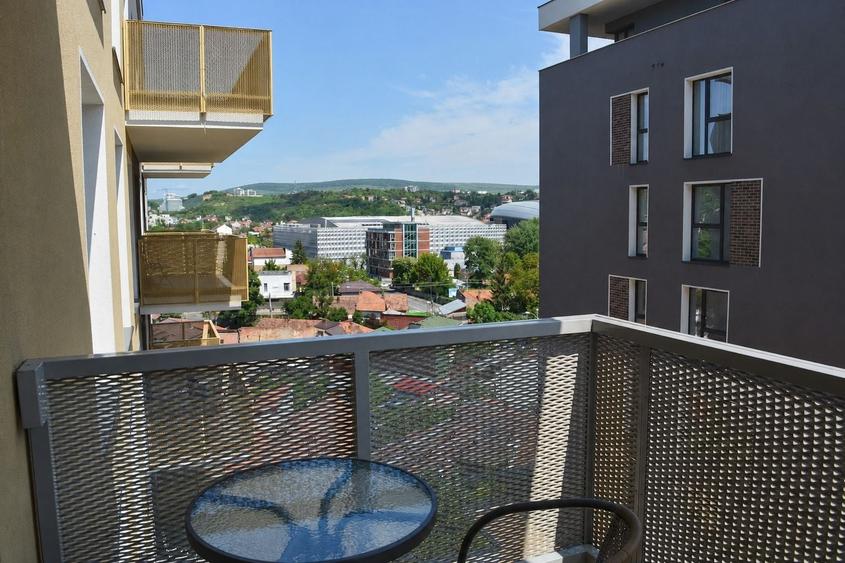 Apartament cu 2 camere semidecomandat, mobilat în Mănăștur