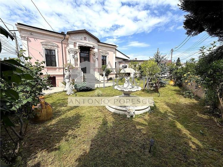Casă individuală cu 11 camere cu Canalizare în Ultracentral
