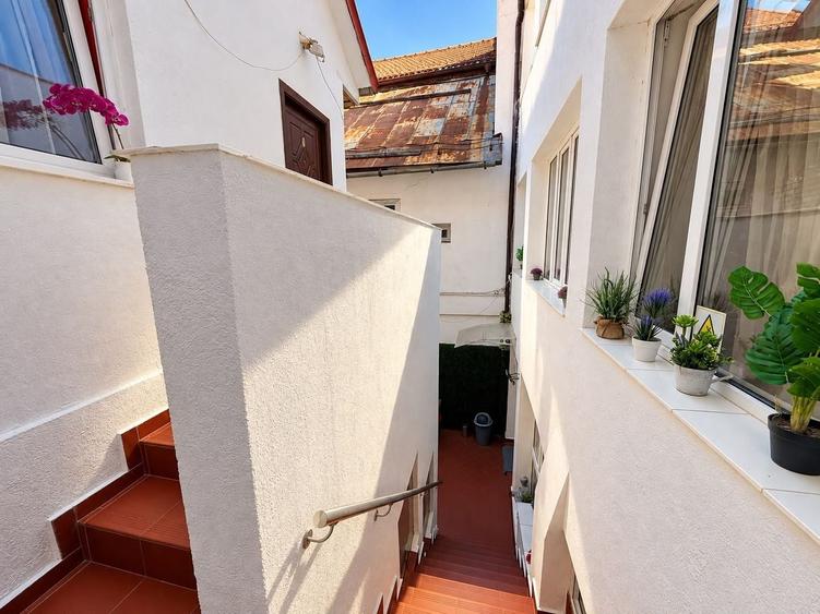 Casă cu 6 camere cu Canalizare în Centrul Istoric
