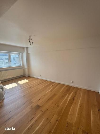 Apartament cu 3 camere decomandat în Calea București