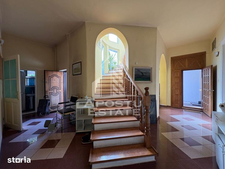 Casă cu 8 camere cu Teren 347 Mp în Iosefin