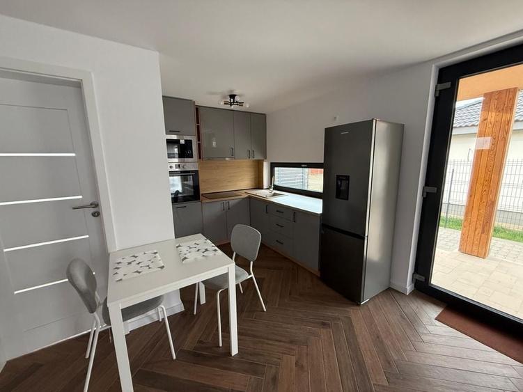 Casă cu 2 camere cu Teren 250 Mp în Exterior Vest
