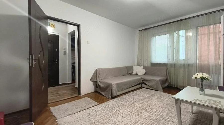 Apartament cu 2 camere semidecomandat în Piața Centrală