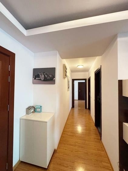 Apartament cu 3 camere decomandat în Aviației