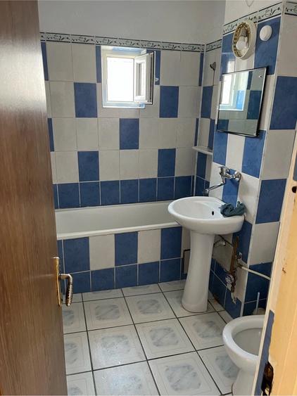 Apartament cu 3 camere semidecomandat în Mioriței