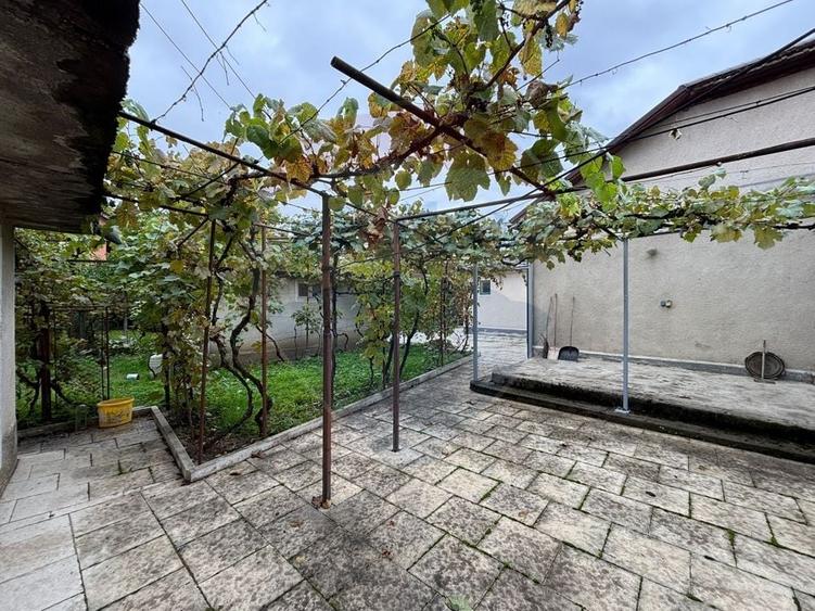 Casă individuală cu 5 camere cu Teren 446 Mp în Ultracentral
