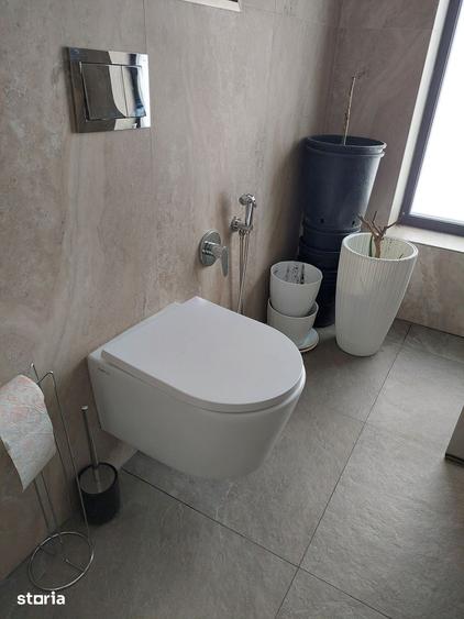 Casă cu 4 camere cu Teren 450 Mp în Central