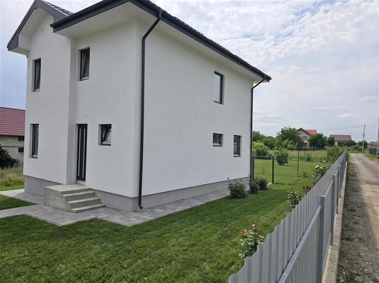 Casă individuală cu 5 camere cu Canalizare în Burdujeni