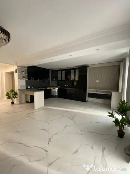 Apartament cu 4 camere decomandat, mobilat în Central