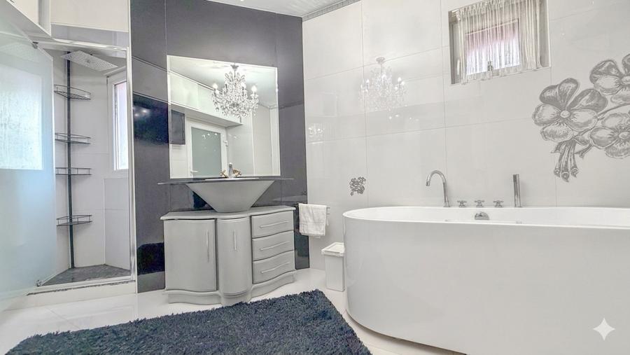 Penthouse cu 4 camere decomandat, mobilat în Gemenii