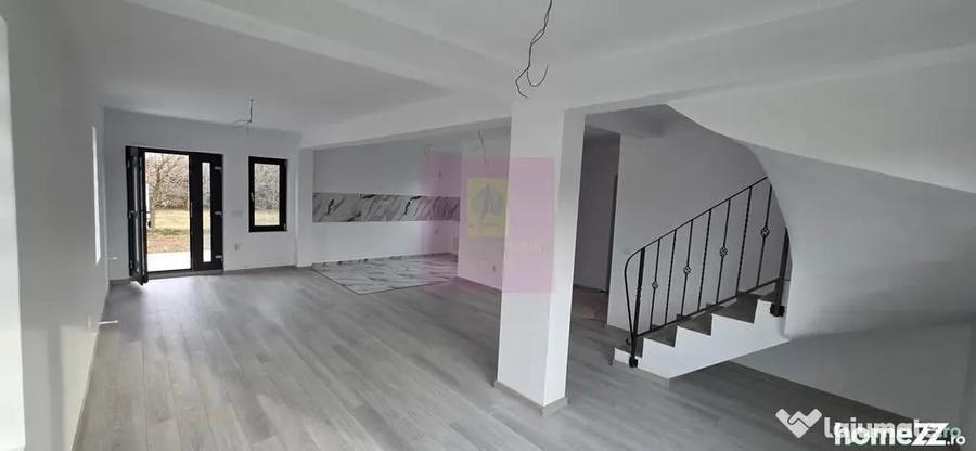 Casă cu 4 camere cu Teren 450 Mp în Brebu