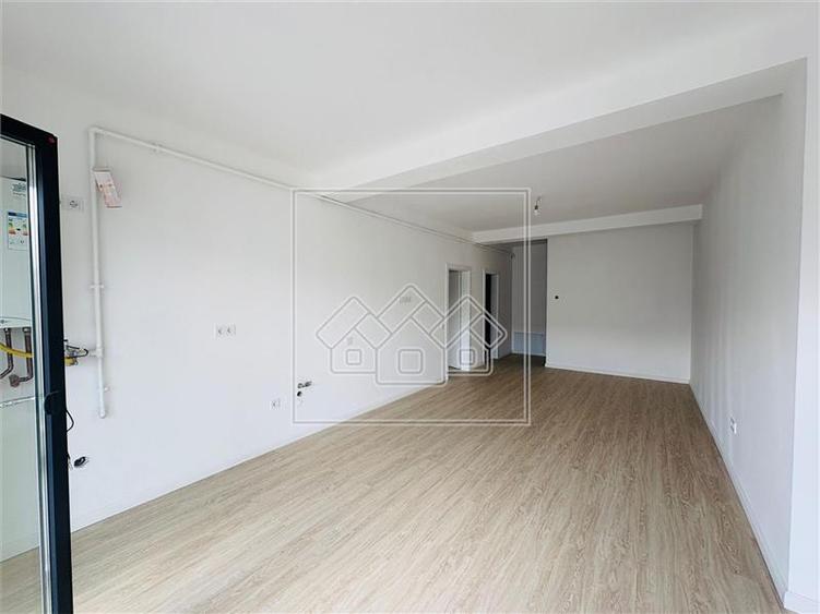 Apartament cu 2 camere decomandat în Exterior Vest