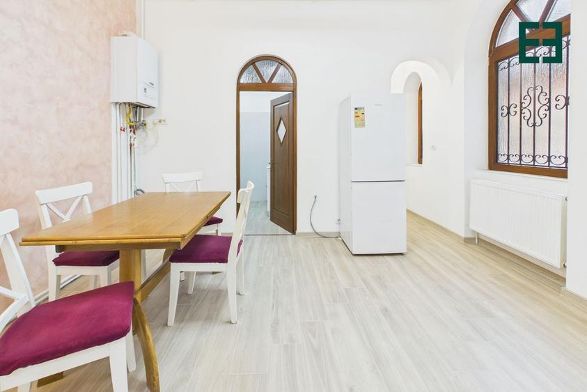 Apartament cu 2 camere semidecomandat, mobilat în Central
