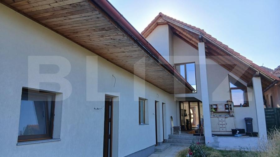 Casă individuală cu 5 camere cu Canalizare în Reghin