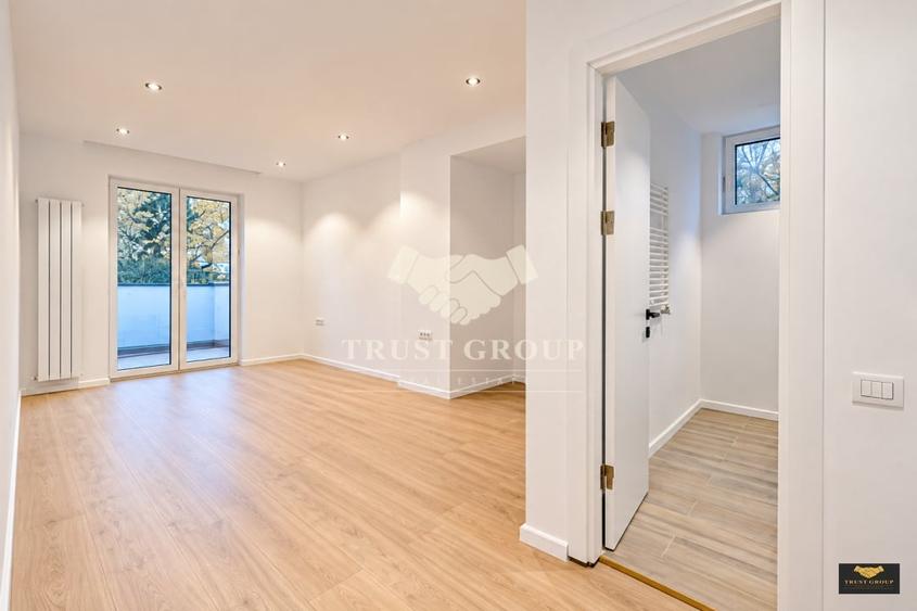 Apartament cu 4 camere decomandat, mobilat în Victoriei