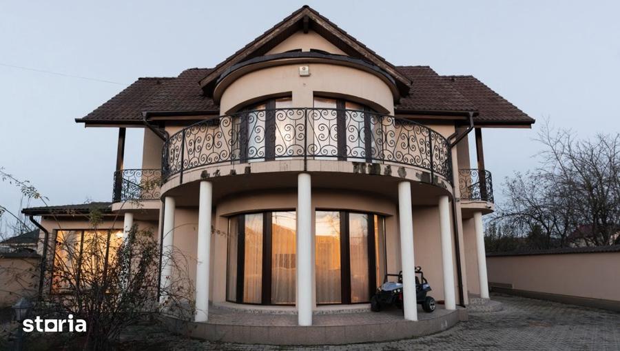 Casă cu 6 camere cu Teren 560 Mp în Criș