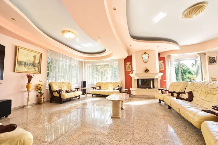 Casă individuală cu 6 camere cu Canalizare în Bucium