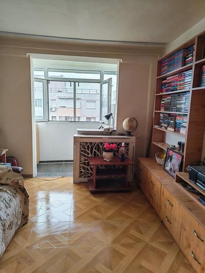 Apartament cu 2 camere decomandat în Colentina