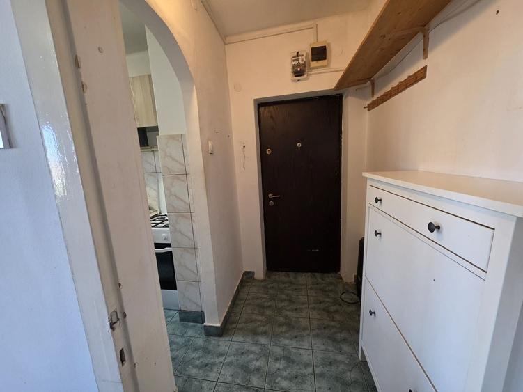 Apartament cu 2 camere semidecomandat, mobilat în Central