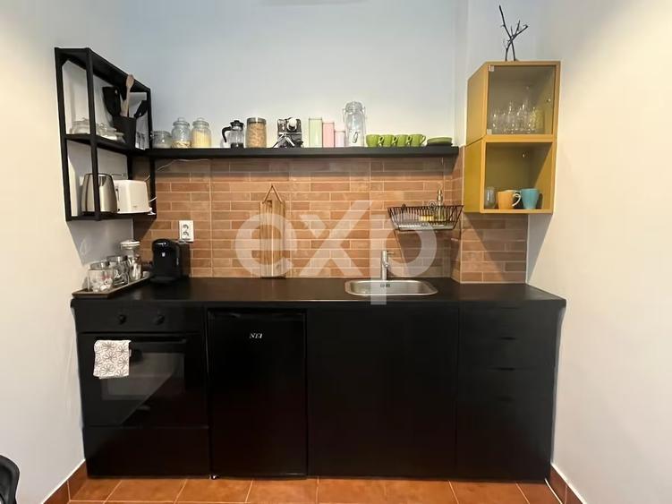 Apartament cu 2 camere semidecomandat, mobilat în Semicentral