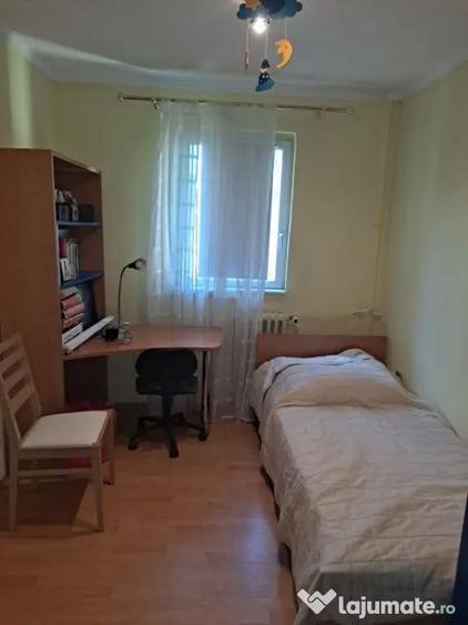 Apartament cu 3 camere semidecomandat în Tomis Nord