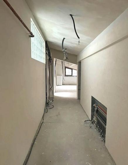 Apartament cu 3 camere decomandat în Băneasa
