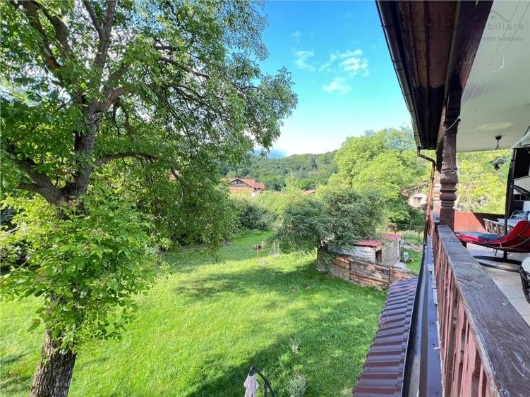 Apartament cu 3 camere decomandat în Noua