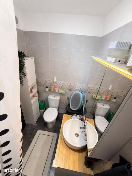 Apartament cu 3 camere decomandat în Rahova