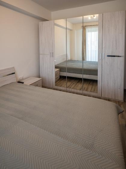 Apartament cu 3 camere decomandat, mobilat în Girocului
