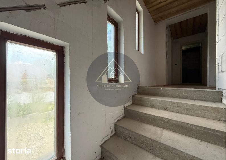 Casă cu 5 camere cu Teren 2500 Mp în Ațel