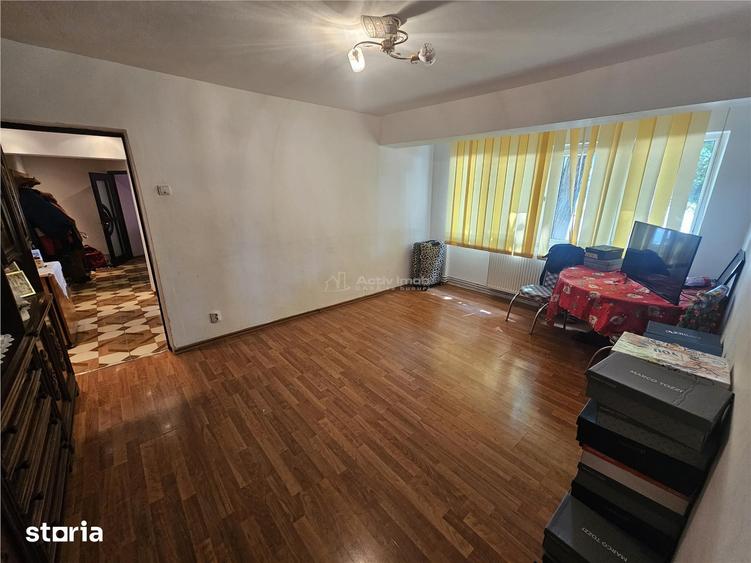 Apartament cu 3 camere semidecomandat, mobilat în Central