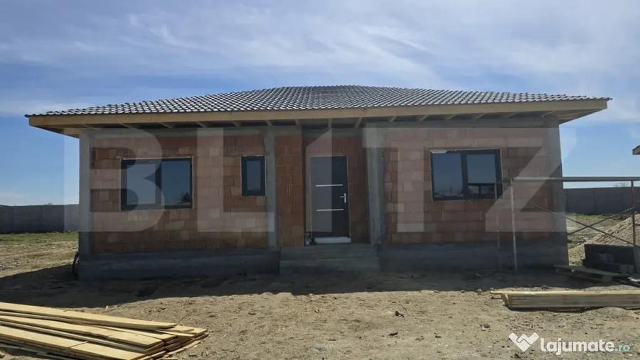 Casă cu 3 camere cu Teren 550 Mp în Lazuri
