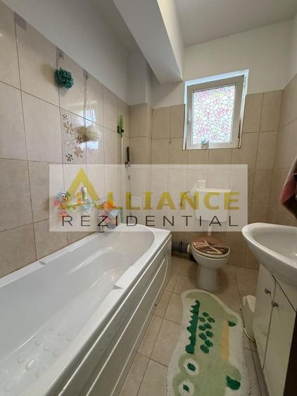 Apartament cu 3 camere decomandat în Berceni