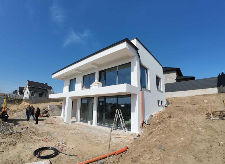 Casă cu 3 camere în Moara