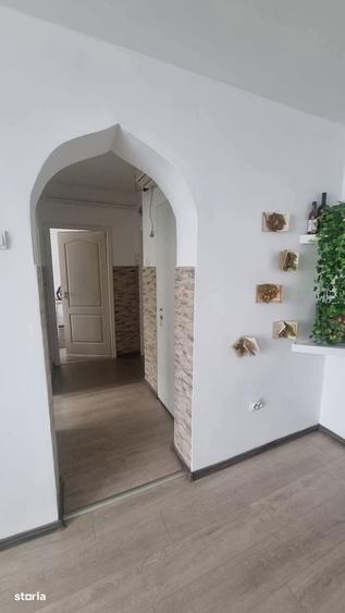 Apartament cu 3 camere semidecomandat în Prisăcani