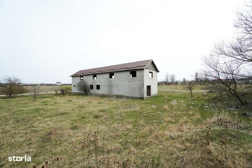 Casă cu 4 camere în Podu Oltului