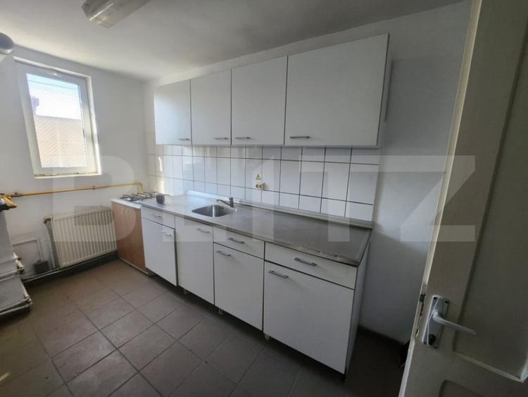 Spațiu comercial, de 2,927 mp, în Industrială