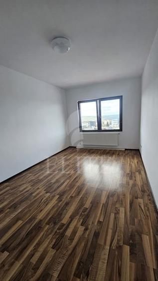 Apartament cu 4 camere semidecomandat în Zorilor