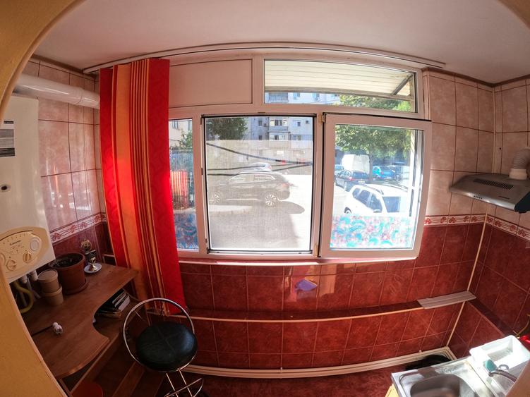 Apartament cu 4 camere decomandat, mobilat în Semicentral