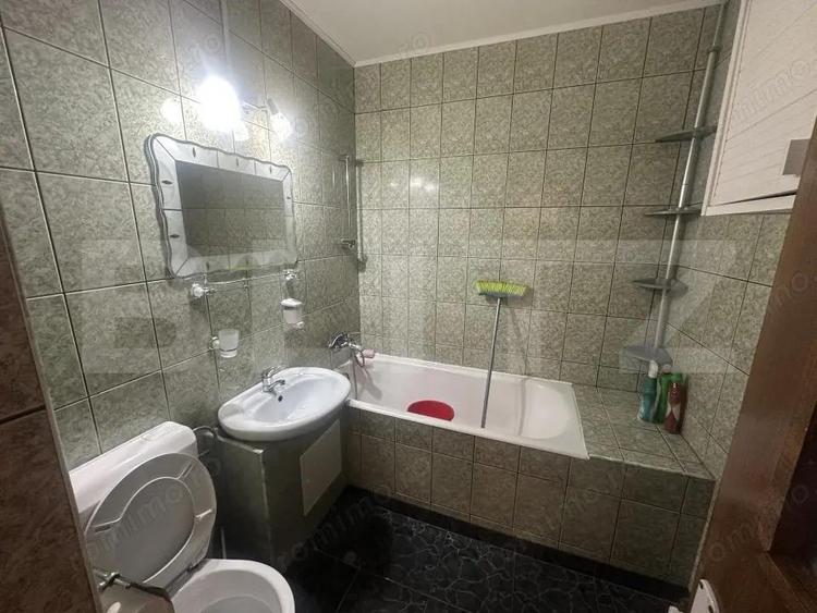 Apartament cu 3 camere semidecomandat în Micro 16